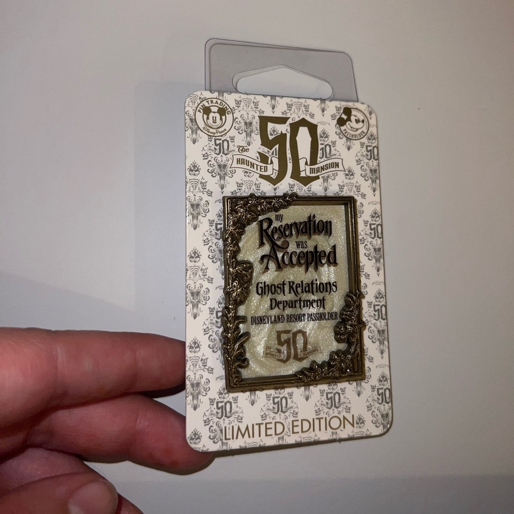 Haunted mansion 50th Anniversary PASSHOLDER pin